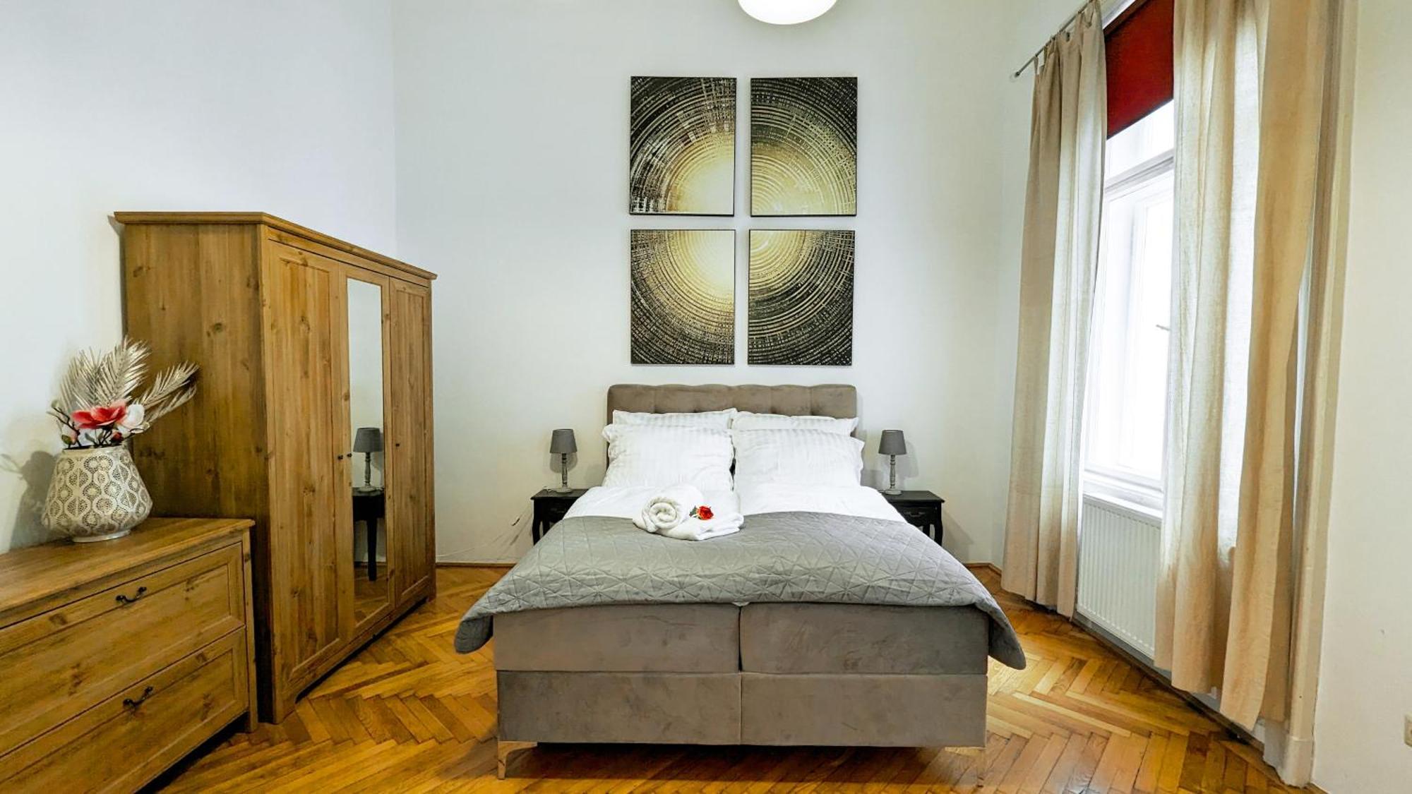 Heart Of The City, Entire Very Big Apartment Budapest Ngoại thất bức ảnh
