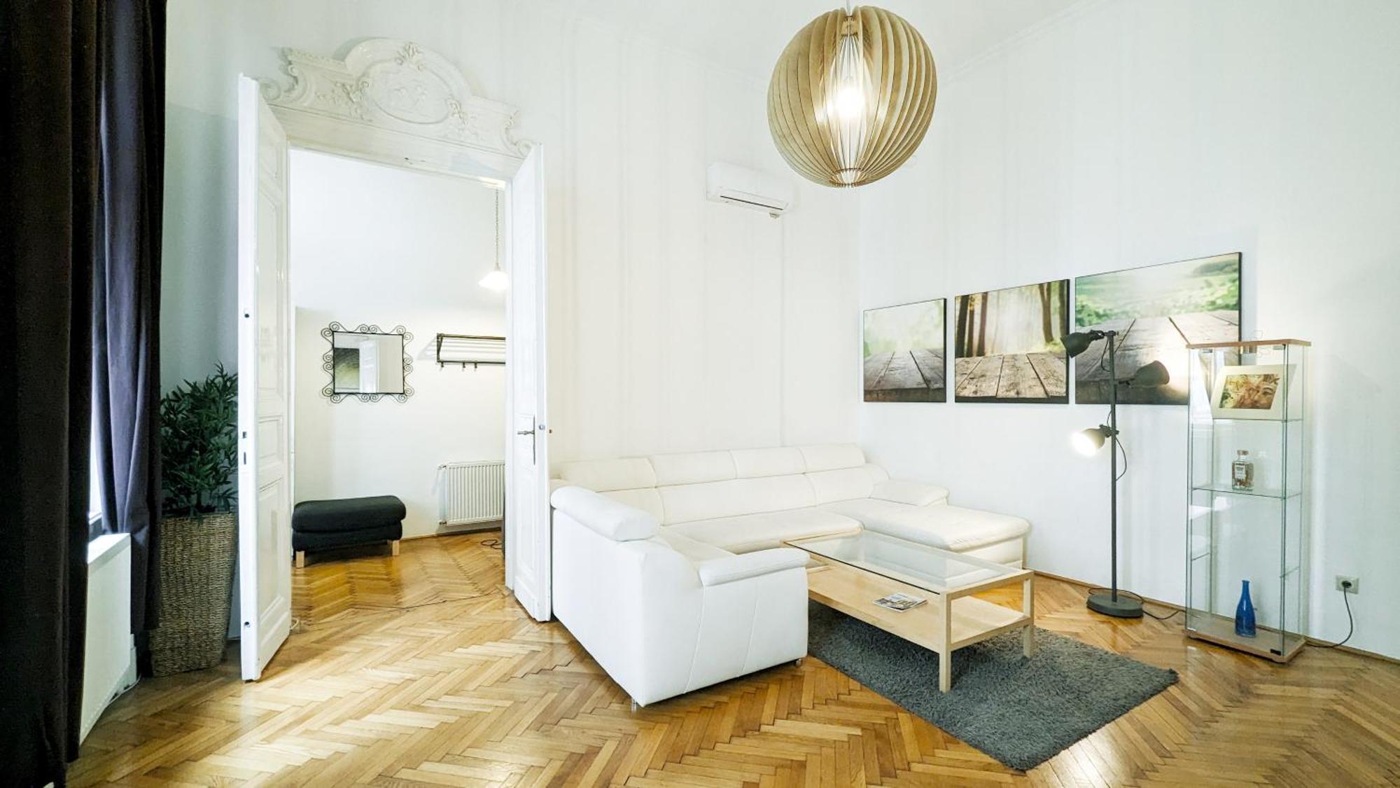Heart Of The City, Entire Very Big Apartment Budapest Ngoại thất bức ảnh