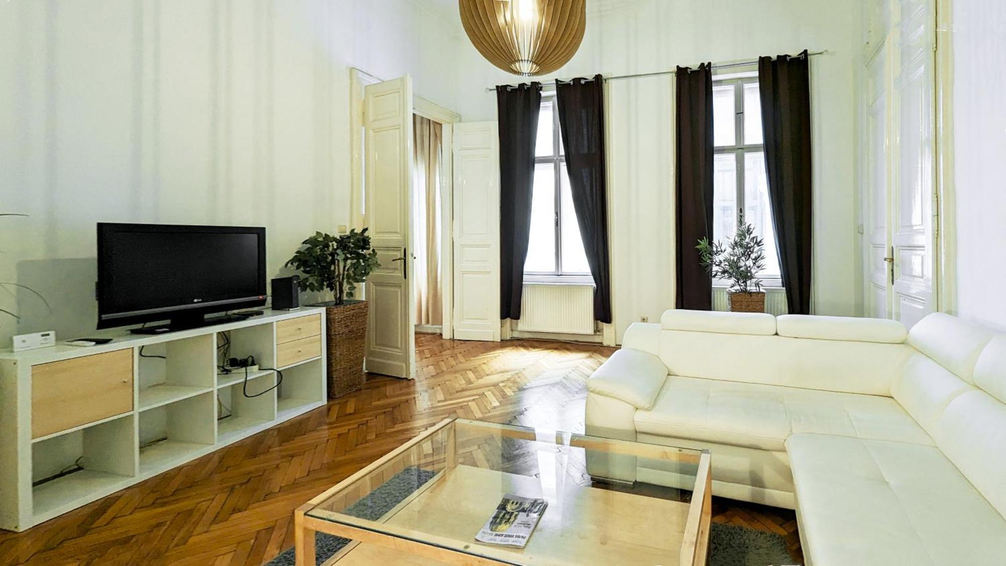 Heart Of The City, Entire Very Big Apartment Budapest Ngoại thất bức ảnh