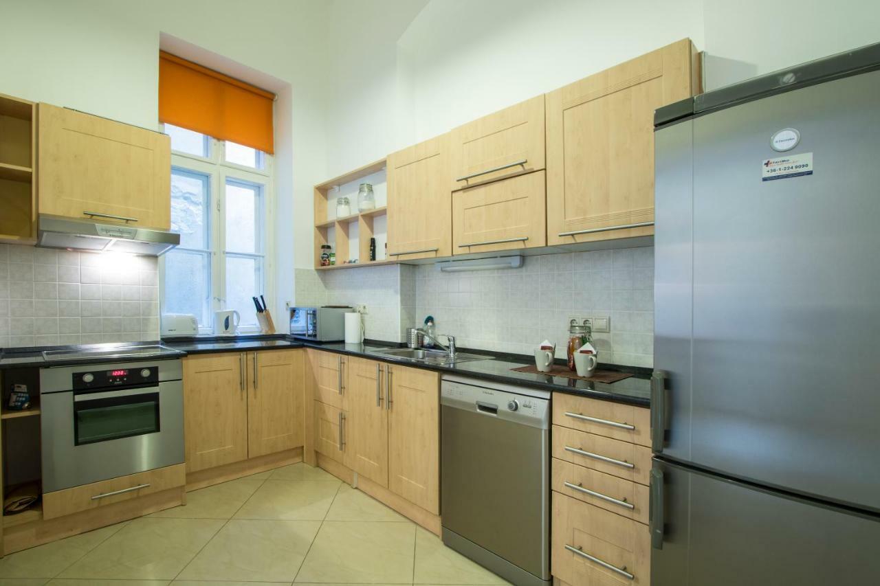 Heart Of The City, Entire Very Big Apartment Budapest Ngoại thất bức ảnh